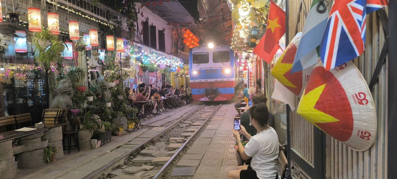 Discover Hanoi Train Street – Official Tours at TrainStreetTour.com